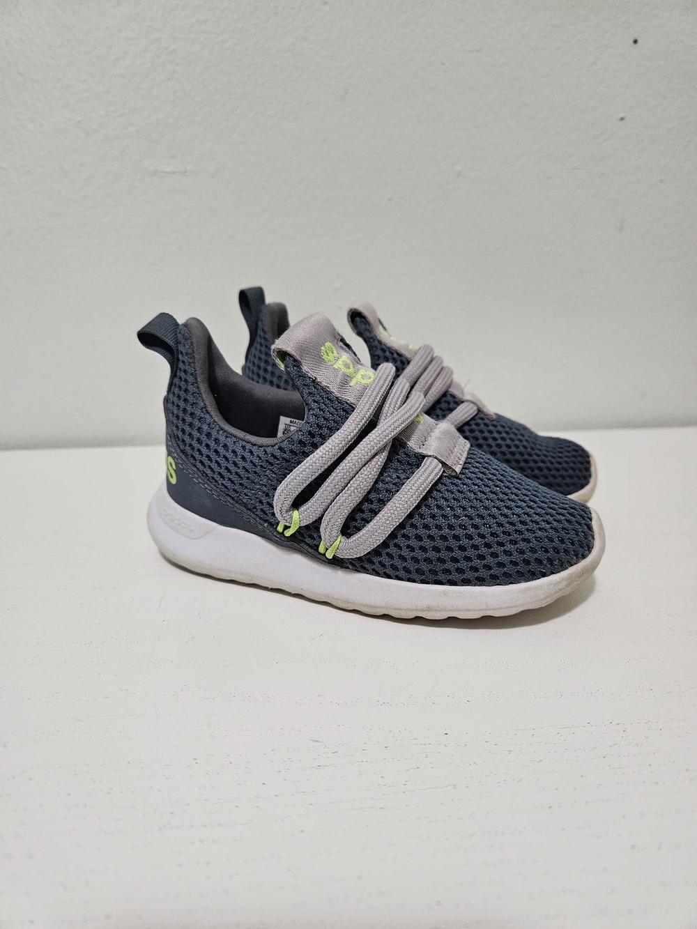 Adidas • Slip On Runners 6C
